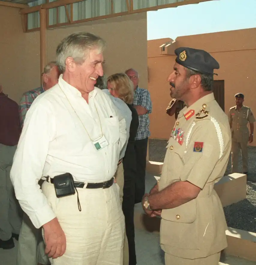 Major-General Jeremy Phipps and Commander SOA, Brigadier Zahran bin Abdullah Al Hinai, in Oman in 2005